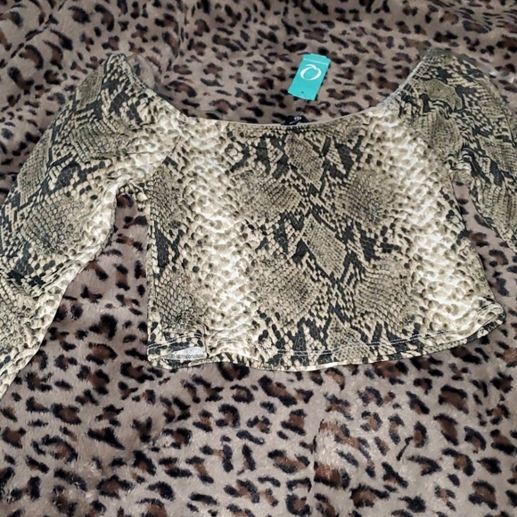 Snake print crop top - Picture 2 of 2